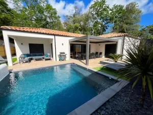 Image of Villa Les Cycas, perfect holiday accomodation for 8, with heated pool