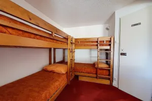 Image of At the foot of shops, 8th floor, balcony, tv, ski locker, 32m², Les Menuires