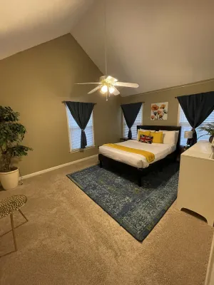 Image of 3 - 2.5 home  Modern Delight  fully equipped kit., fast Wi-Fi, all rooms upstrs