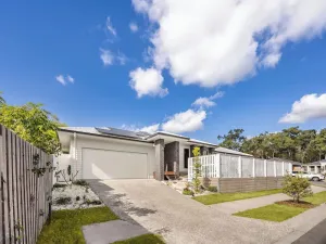 Image of 3 Mins to mall NEW Cozy 3 bed Home Easy access
