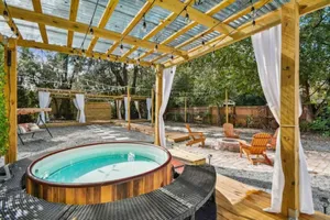 Image of YOUR OWN HOTTUB, close to Jags 🏟, spectacular yard, immaculate, pets ok