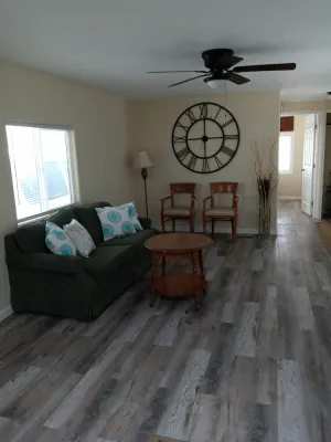 Image of Charm remodeled 2b 2b with 2\/p space only 7 minutes from down town