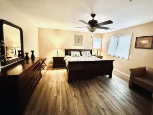 Image of Spacious & Modern with Workspace - A+ Location!!!