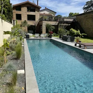 Image of 6-person gîte with terrace, heated pool & landscaped garden
