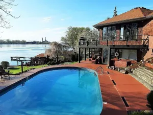 Image of On the Niagara River - River Access DOCK -  POOL - HOT TUB - FIREPIT and more