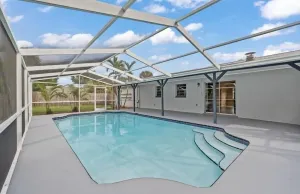 Image of Stunning Vacation House with Pool Near Beach