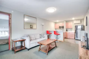 Image of Suite 207.- 1BR Apartment | 1 Bed, 1 Bath