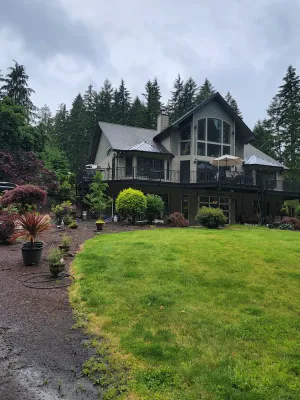 Image of Lake front LAWN FLOOR of bi-level home.\n bottom floor only. private entrance.