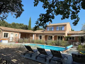 Image of Provencal villa in the heart of the oak grove