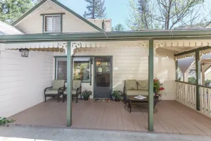 Image of Yosemite vacation rental 30 minutes from Yosemite Valley's main gate.