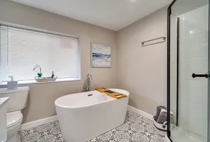 Image of Lovely 2Bed\\2 Bath\\Full Kitchen and Soak Tub