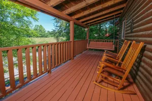 Image of Cutest, comfiest log cabin with great screened in porch!