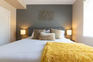 Image of Modern Suitevipwifipool2 King Bedsac