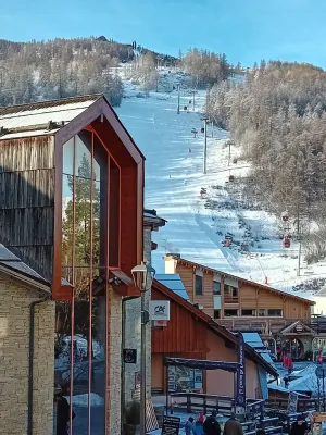 Image of Apartment for 6-8 people, 65 m². South-facing terrace. In the heart of the village at the foot of the slopes.