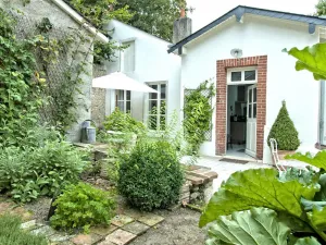 Image of Gîte de Charme au Cœur de Blois avec Jardin Privé, Garage et Équipements Modernes - FR-1-491-425