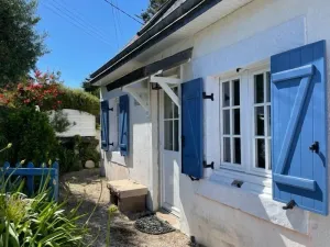 Image of T'y Nima fisherman's cottage with walled garden