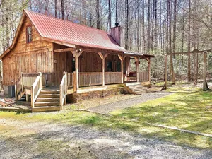 Image of Majestic, private cabin with hot tub\/multiple deck...a little taste of heaven!