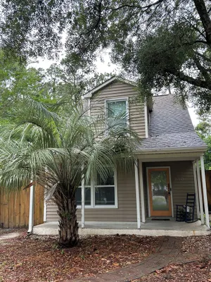 Image of 3 Bedroom Cozy Cottage with fenced in backyard and hot tub 4 miles to the beach