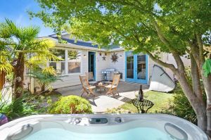 Image of Charming Wine Country Getaway: Cozy Hot Tub, BBQ, & Mini Golf Fun