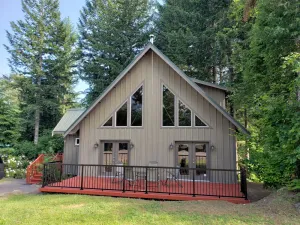 Image of The Elk Run Lodge-close to town, hot tub, game table, Apple TV and fire pit.