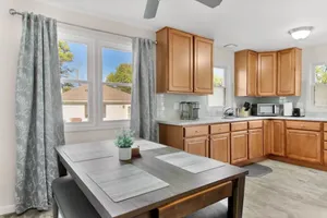 Image of Esser · 4Bed Charmer in Central Washington\/East Peoria