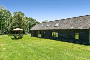 Image of Taylors Copse Cottage by inspirestays.com - a cottage that sleeps 5 guests in 2 bedrooms