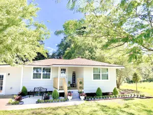 Image of Charming bayou-side cottage perfect for a Cajun Country retreat