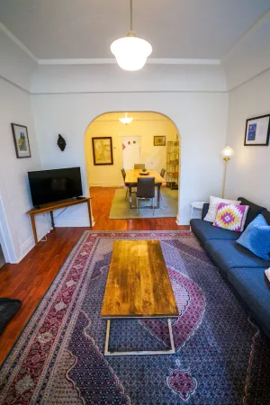Image of Cute cottage centrally located with full amenities!