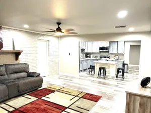 Image of Stylish 5Bedroom\/6Beds\/2Bath Plenty of Parking