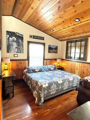 Image of Beautiful new luxury cabin on large private lot