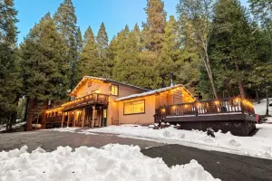 Image of Sugarpine Trailhead Lodge at Lewis Creek Upper Trailhead just 7 miles from Yosemite