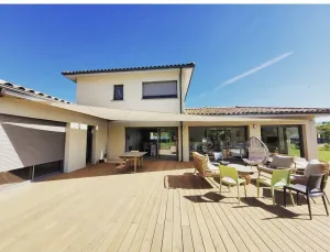 Image of Villa Contemporaine Avec Piscine Chauffée et ses Grands Espaces Verts au Calme