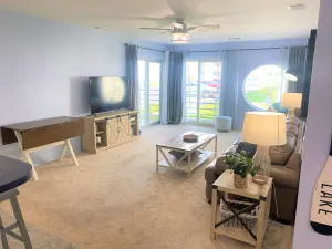 Image of 2 BR Condo - Pool & Hot Tub - Walk to the Jet! - Lake Life