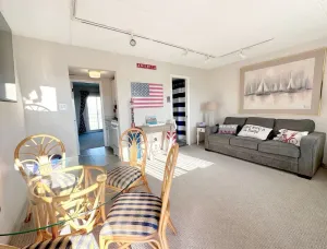 Image of 1BR Suite 1 Block Beach\/Boards\/Fun\/Elevator
