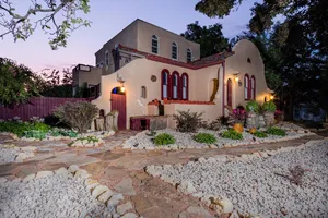 Image of Hidden Gem SLEEPS 10+! Ask about Mon-Thurs SPECIAL! Stay 2 nights, get one free
