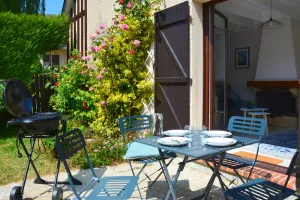 Image of Cottage with large garden 15 minutes walk from the beach