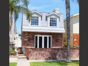 Image of Surf City Beach Cottage - 2 Short Blocks To Beach. Quiet Downtown HB Location.