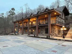 Image of 5 Bedroom Estate near Casino and downtown