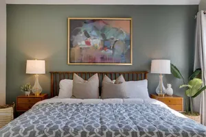 Image of ROOMD Retro Vintage Vibe King Bed 3BD 2.5BA