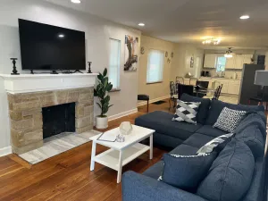 Image of Perfect location 2 minutes to Kenwood Mall, 10 minutes to Downtown