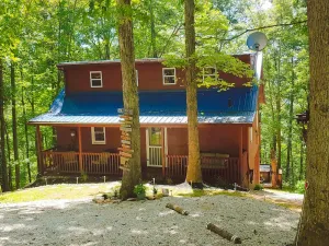 Image of Trailseeker Cabin w King Bed Hot Tub at Red River Gorge Natural Bridge