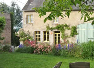 Image of Ciezalel's gardens: a traditional farm in Morvan, animals are welcome