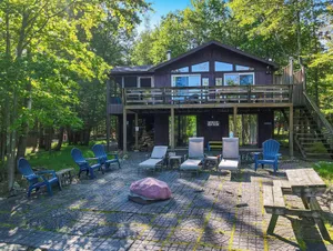 Image of Best Of Both Lakes - 3 Bedroom 2 Bath Sleeps 8 On Deer Lake\/WLE Pool