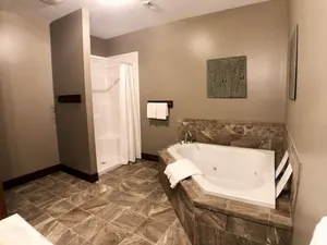 Image of Wildflower Paradise: Luxury Lodge Suite in Amish Country