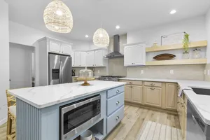 Image of 6 bd\/4bath Coastal Style Modern Retreat