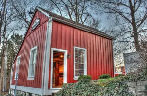 Image of 1790's Renovated Barn, Main Street St. Charles, Hot Tub in private backyard!