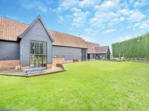 Image of 6 bedroom accommodation in Creeting St Peter, near Stowmarket
