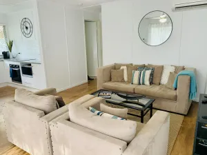 Image of ‘The Range Retreat’ 2 brm unit near Mater, schools &  gardens
