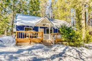 Image of As seen on House Hunters Renovated cabin w\/bocce & cornhole - walk to town\/lake