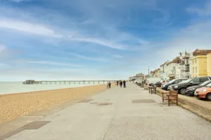 Image of A cute converted shop right on the Seafront- great views!